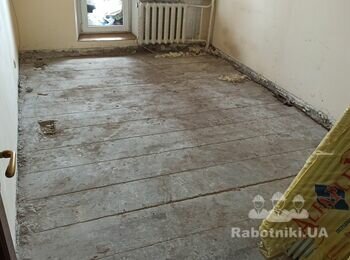 Нужно залить пол или сделать стяжку.