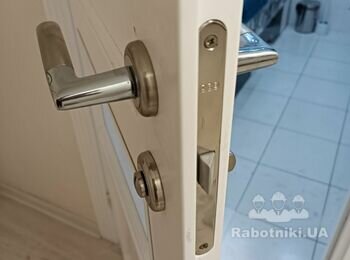 Установка міжкімнатних дверей