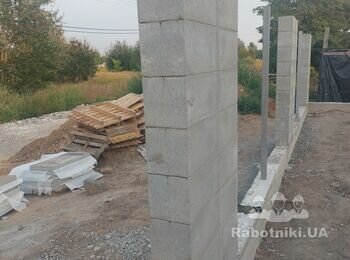 Штукатурка фундамента+ покраска стовпчиків