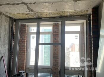Встановити віконну /балконну перегородку вихід на балкон