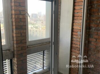 Встановити віконну /балконну перегородку вихід на балкон