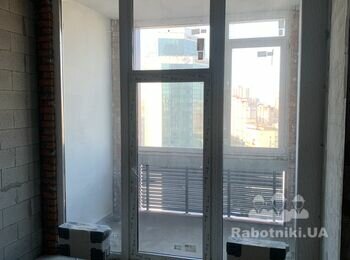 Встановити віконну /балконну перегородку вихід на балкон