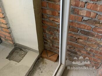 Встановити віконну /балконну перегородку вихід на балкон