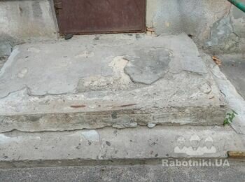 Ремонт крыльца и ступенек парадного входа (пятиэтажка) / Киев