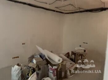 Вирівнювання підлоги самовирівнюючою сумішшю