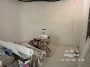 Вирівнювання підлоги самовирівнюючою сумішшю