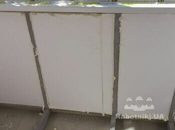 Укладання бруківки вагонки з дерева на балконі
