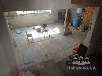 Залити епоксидну підлогу перед цим заливши самовирівнювальний шар.
