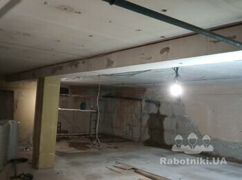 Змити з бетоної стелі(плити перекриття) вапняну побілку 500 м2