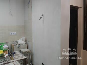 Монтаж плитки - панно з 10х10 , та дзеркальна плитка на 2 колони