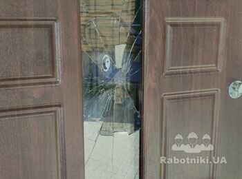 Замене стекла в двери входной