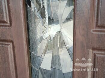 Замене стекла в двери входной
