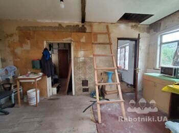Демонтаж старого садового будинку у садовому товаристві