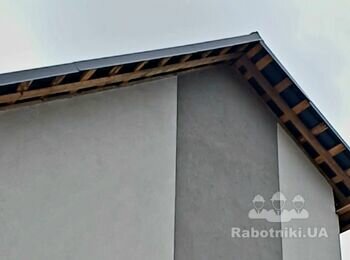Подшивка свесов крыши софитом, установка водостока (Васильковский р-н)