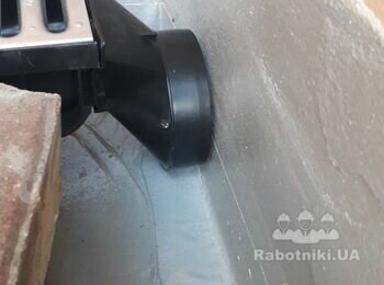 Улаштування бруківки і водовідливу