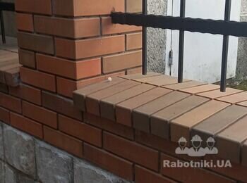 Кладка облицювальної цегли.
