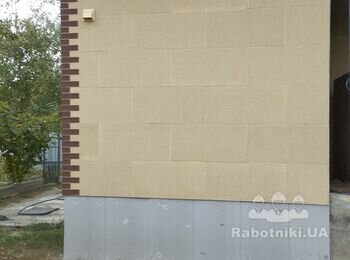 Затирання швів акриловою шпаклівкою на фасаді