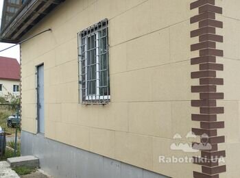 Затирання швів акриловою шпаклівкою на фасаді