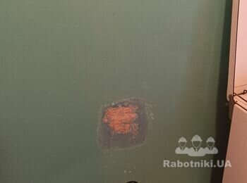 Снять старую краску на стенах и потолке