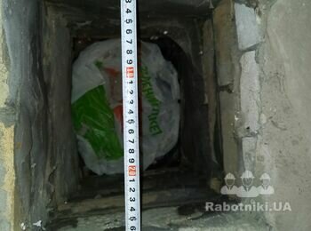 Укладка плитки в ванной + монтирование люка