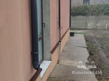 Ремонт крыши и доустановка низа водостоков