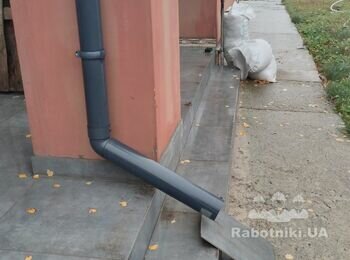 Ремонт крыши и доустановка низа водостоков