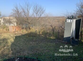 Потрібні бетонувальники виконати невеличкий фундамент та опорні стіни