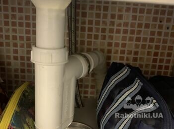 Зняти старий силікон та зробити новий на ванні, почистити зливні труби