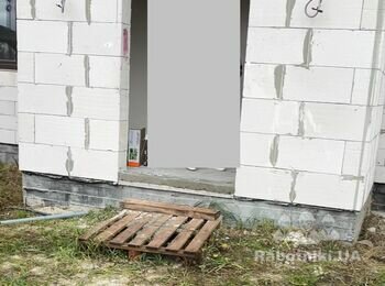 Ганок / бетонні сходи в будинок
