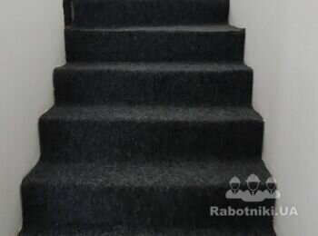 Установка ступеней лестницы