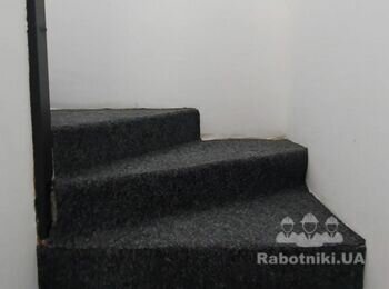 Установка ступеней лестницы