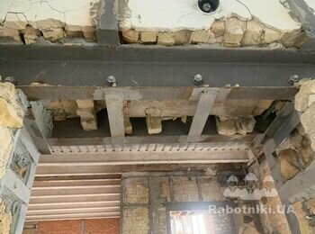 Чорнове оштукатурення дверних та віконних пройомів