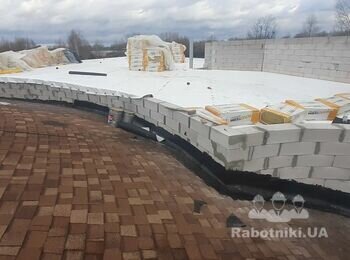 Примикання покрівлі до парапету