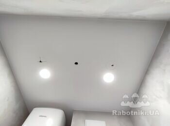Поклейка обоев, покраска потолка + зашпаклевать отверстие от светильн.