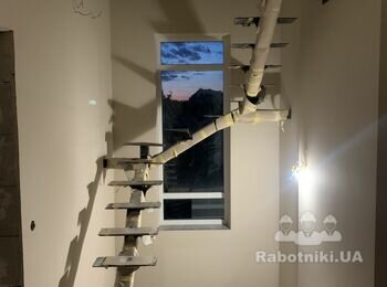 Влаштування дерев'яних сходів.