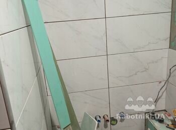 Укладання плитки в санузлах офісного центру