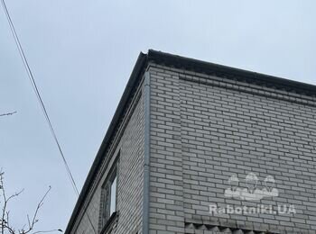 Відремонтувати дах 2-поверхового будинку.