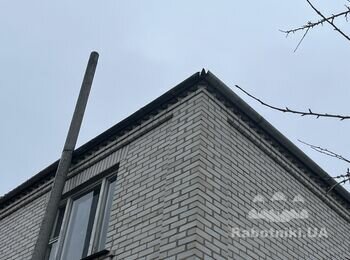 Відремонтувати дах 2-поверхового будинку.