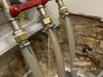 Потрібен майстер для штукатурки стін та облицовки плиткою