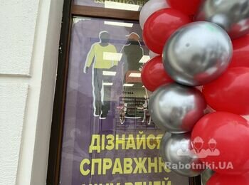 Зняття плівки oracal з вікна
