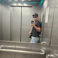 Мастер Микола Безкоровайний